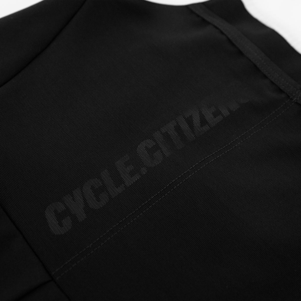 Tonal print on the rear panel