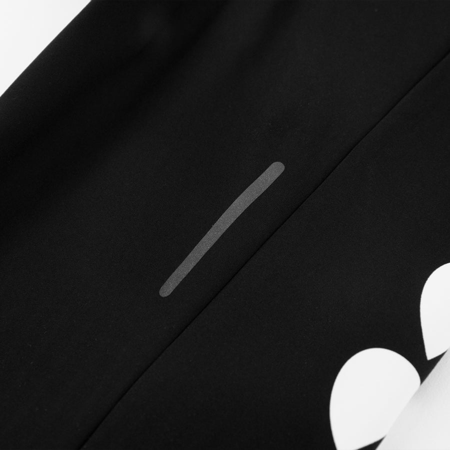Reflective rear leg detail